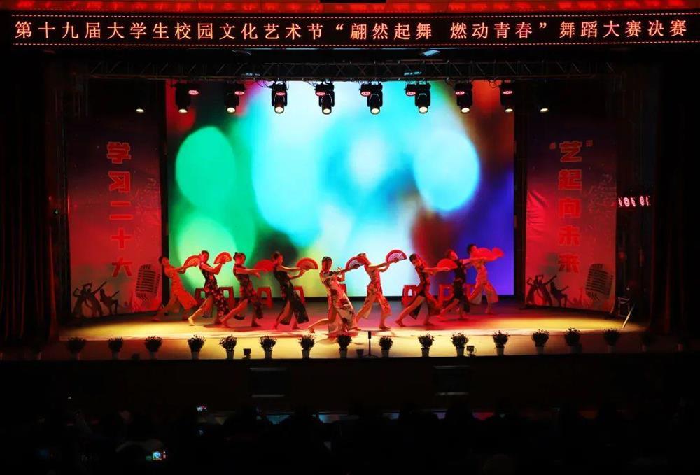 196dd1fff8c1419a9f293550b7d35218.jpg